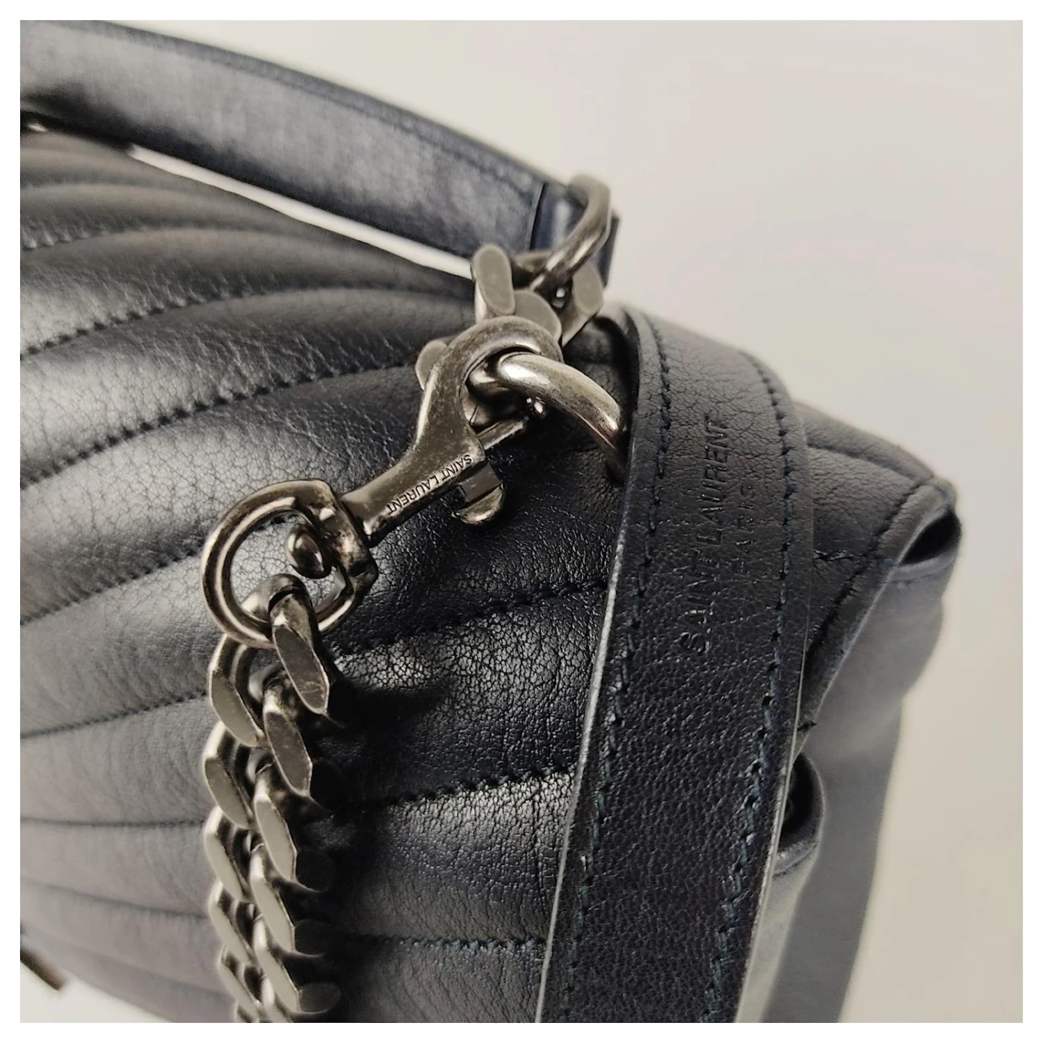 Yves Saint Laurent Grand Sac Chaîne Saint Laurent College En Cuir Matelassé Bleu 8 Yves Saint Laurent Grand Sac Chaîne Saint Laurent College En Cuir Matelassé Bleu – Image 6