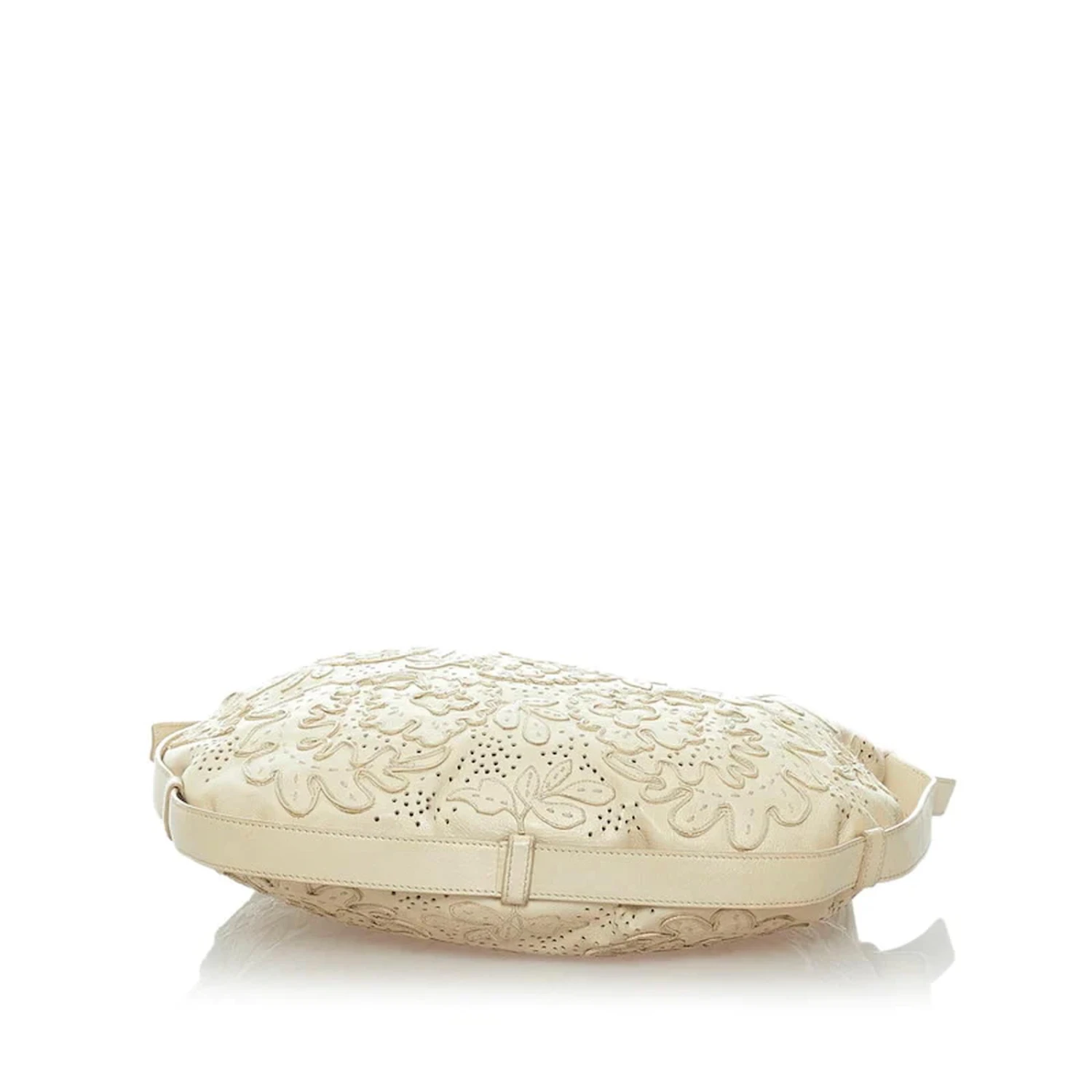 Yves Saint Laurent Sac à Bandoulière Fleuri Perforé En Cuir Beige 6 Yves Saint Laurent Sac à Bandoulière Fleuri Perforé En Cuir Beige – Image 4