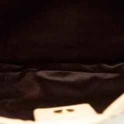 Yves Saint Laurent Sac à Bandoulière Fleuri Perforé En Cuir Beige 18 Yves Saint Laurent Sac à Bandoulière Fleuri Perforé En Cuir Beige -Yves Saint Laurent 859118 7