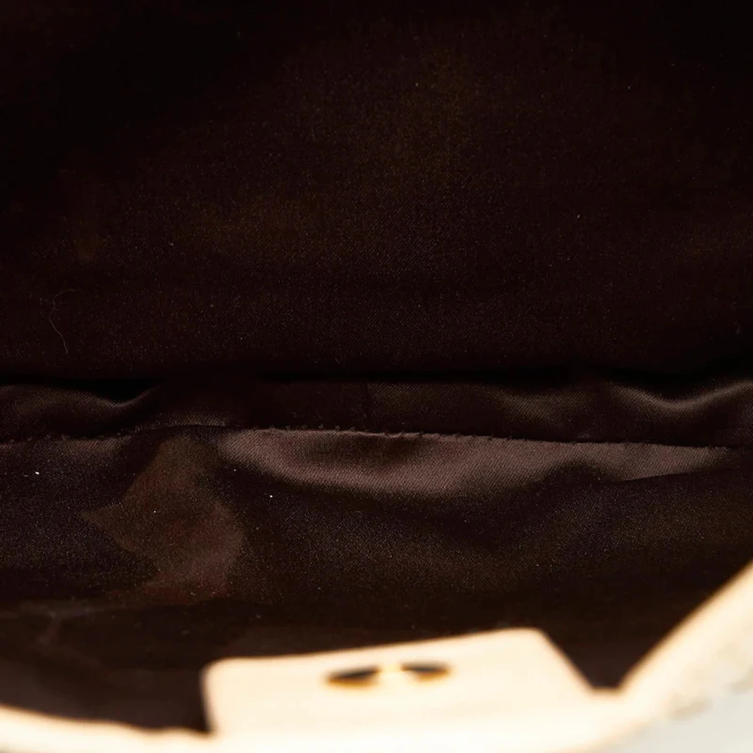 Yves Saint Laurent Sac à Bandoulière Fleuri Perforé En Cuir Beige 9 Yves Saint Laurent Sac à Bandoulière Fleuri Perforé En Cuir Beige – Image 7