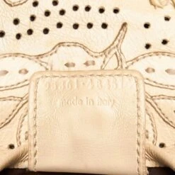 Yves Saint Laurent Sac à Bandoulière Fleuri Perforé En Cuir Beige 20 Yves Saint Laurent Sac à Bandoulière Fleuri Perforé En Cuir Beige -Yves Saint Laurent 859118 9