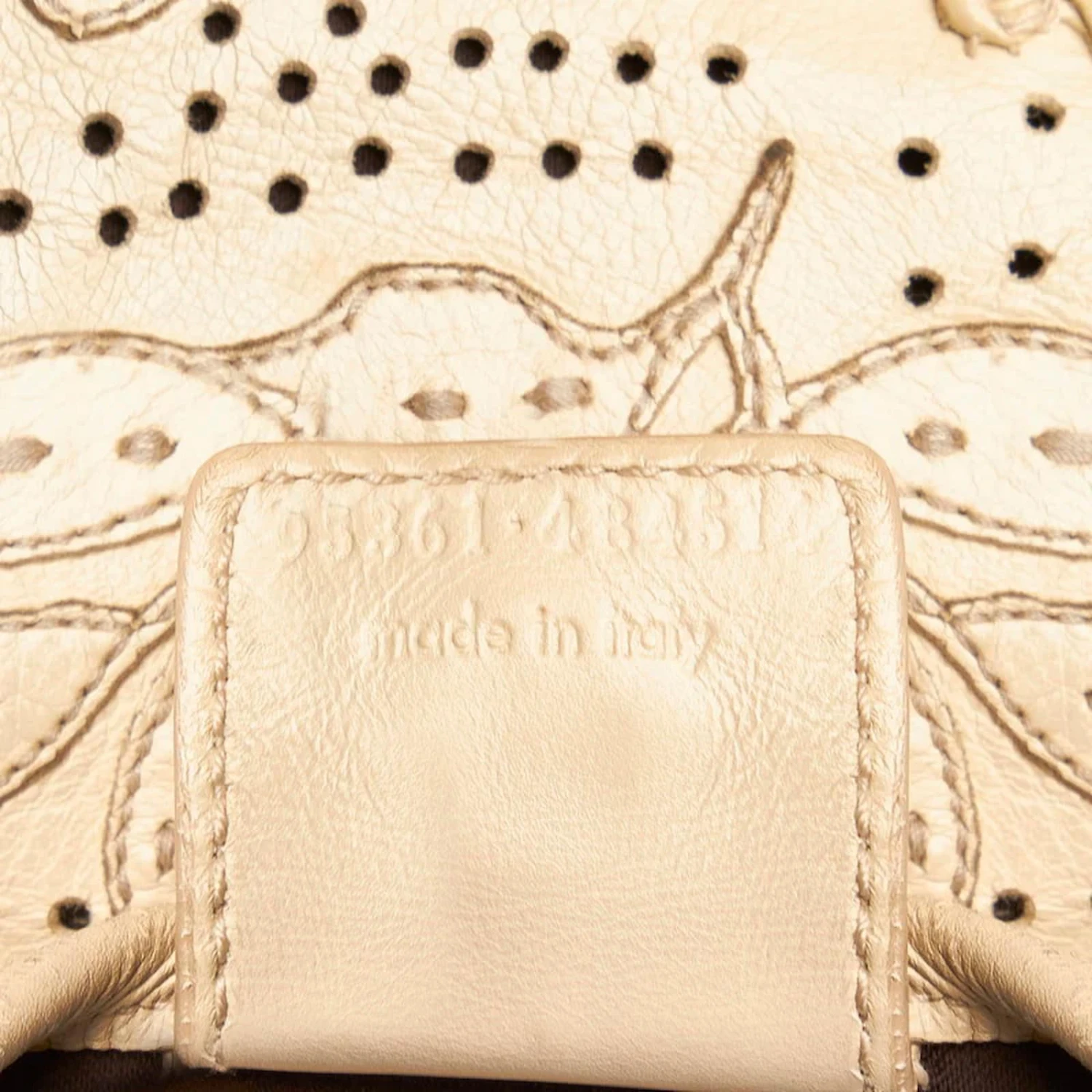 Yves Saint Laurent Sac à Bandoulière Fleuri Perforé En Cuir Beige 11 Yves Saint Laurent Sac à Bandoulière Fleuri Perforé En Cuir Beige – Image 9