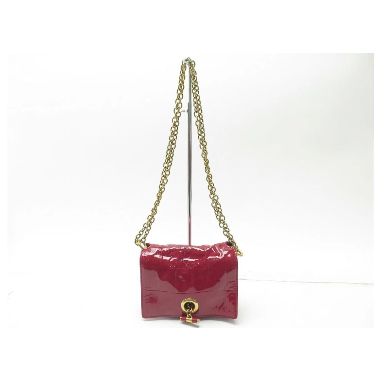 SAC A MAIN YVES SAINT LAURENT POCHETTE EVENING 191880 EN CUIR VERNI ROUGE 4 SAC A MAIN YVES SAINT LAURENT POCHETTE EVENING 191880 EN CUIR VERNI ROUGE – Image 2
