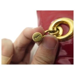 SAC A MAIN YVES SAINT LAURENT POCHETTE EVENING 191880 EN CUIR VERNI ROUGE 15 SAC A MAIN YVES SAINT LAURENT POCHETTE EVENING 191880 EN CUIR VERNI ROUGE -Yves Saint Laurent 861714 4