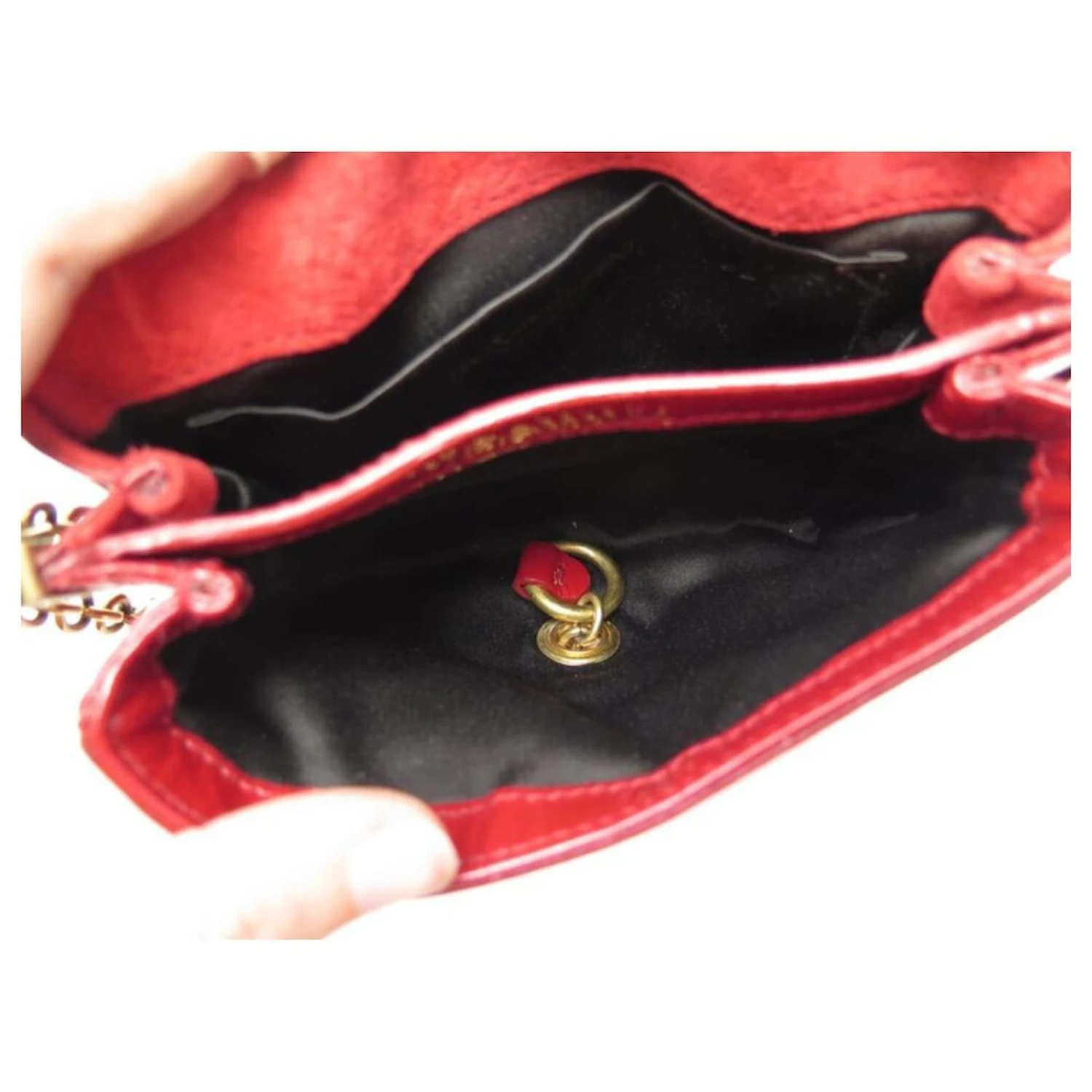 SAC A MAIN YVES SAINT LAURENT POCHETTE EVENING 191880 EN CUIR VERNI ROUGE 9 SAC A MAIN YVES SAINT LAURENT POCHETTE EVENING 191880 EN CUIR VERNI ROUGE – Image 7