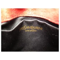 SAC A MAIN YVES SAINT LAURENT POCHETTE EVENING 191880 EN CUIR VERNI ROUGE 20 SAC A MAIN YVES SAINT LAURENT POCHETTE EVENING 191880 EN CUIR VERNI ROUGE -Yves Saint Laurent 861714 9