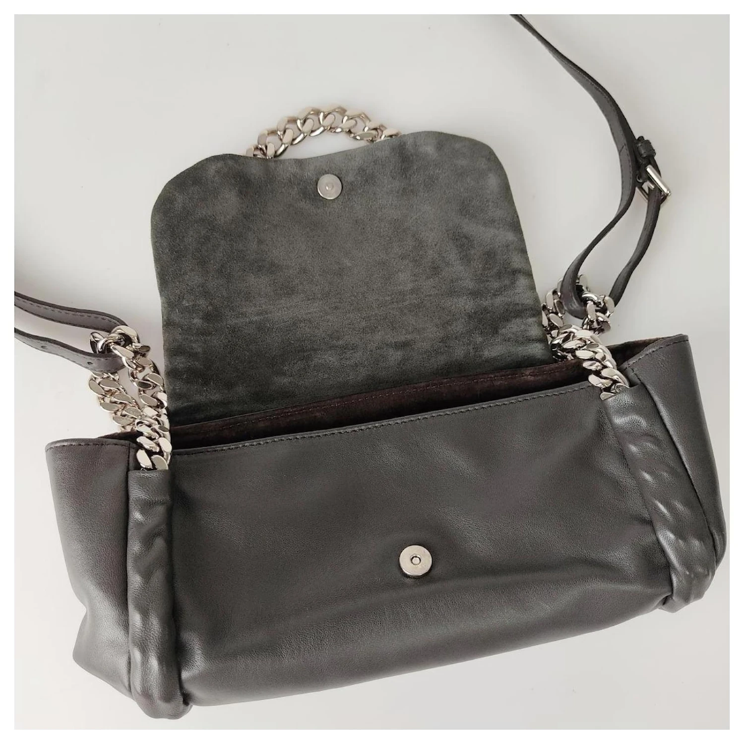 Sac Bandoulière Yves Saint Laurent Loop En Cuir Gris 11 Sac Bandoulière Yves Saint Laurent Loop En Cuir Gris – Image 9