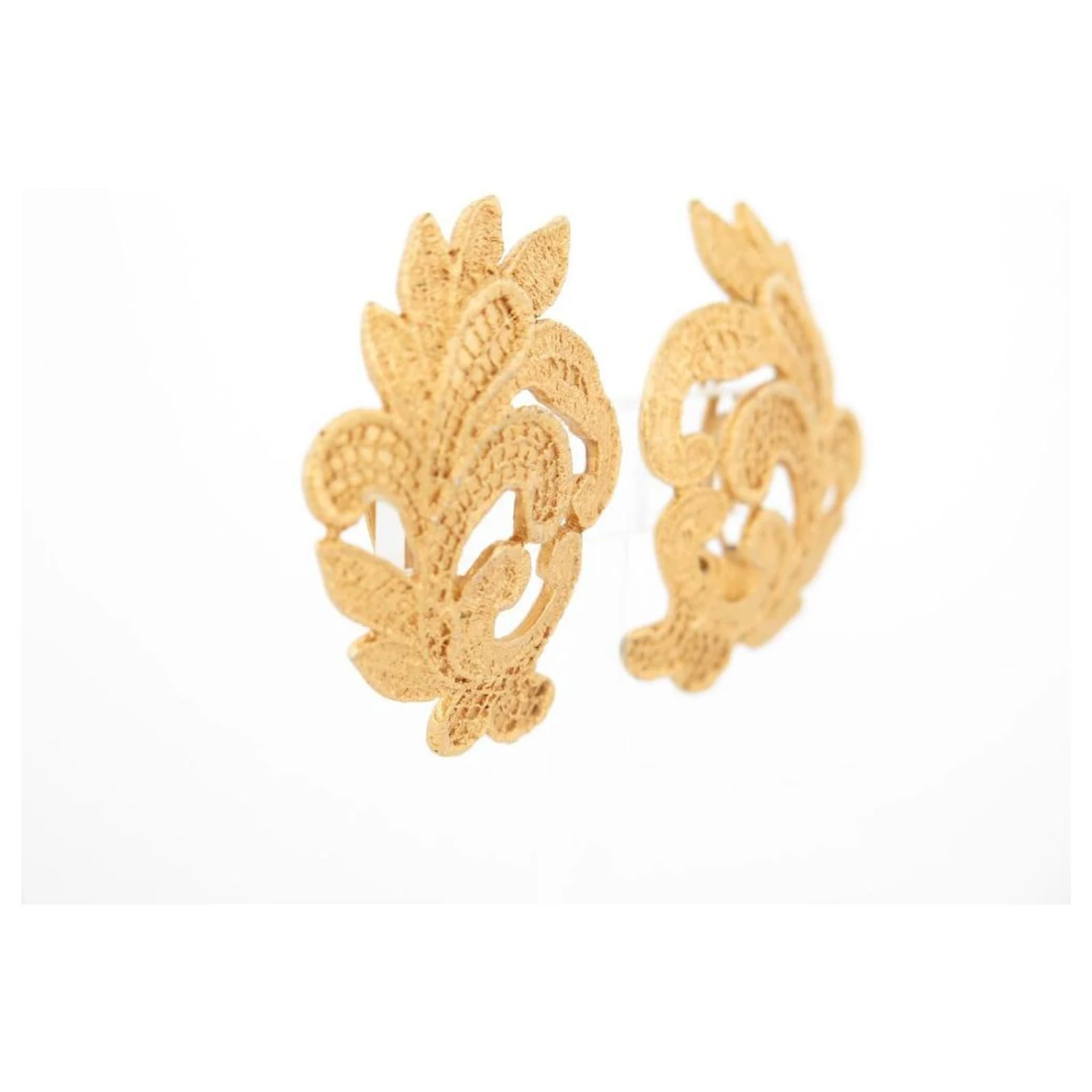 VINTAGE BOUCLES D'OREILLES YVES SAINT LAURENT FEUILLES METAL DORE GOLD EARRINGS Doré 4 VINTAGE BOUCLES D'OREILLES YVES SAINT LAURENT FEUILLES METAL DORE GOLD EARRINGS Doré – Image 2