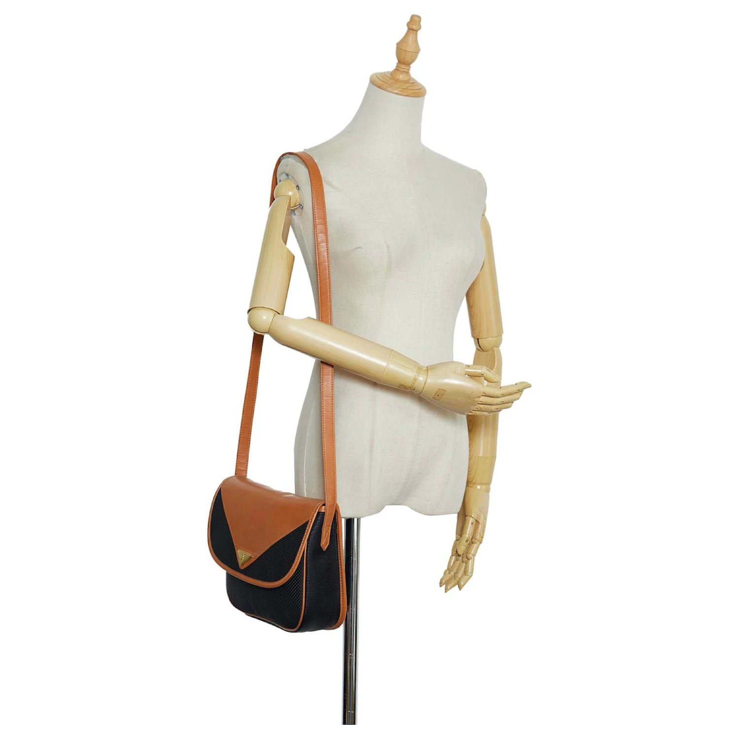 Yves Saint Laurent Sac à Bandoulière En PVC Noir YSL 11 Yves Saint Laurent Sac à Bandoulière En PVC Noir YSL – Image 9