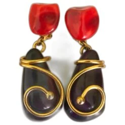 Yves Saint Laurent Je Ne Connais Pas Le Modèle Rouge Violet