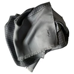 Yves Saint Laurent Foulard En Soie Imprimée Gris