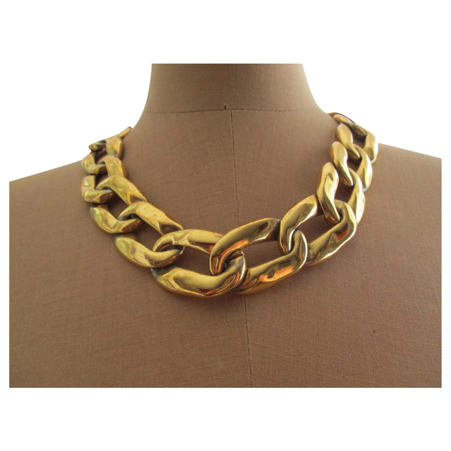 Yves Saint Laurent Ras De Cou, Mailles Plates. Doré 3 Yves Saint Laurent Ras De Cou, Mailles Plates. Doré