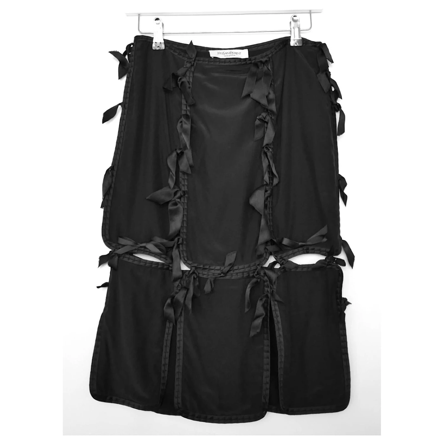 Yves Saint Laurent X Tom Ford AW02 Panneau En Soie Noire Et Jupe à Nœud 3 Yves Saint Laurent X Tom Ford AW02 Panneau En Soie Noire Et Jupe à Nœud